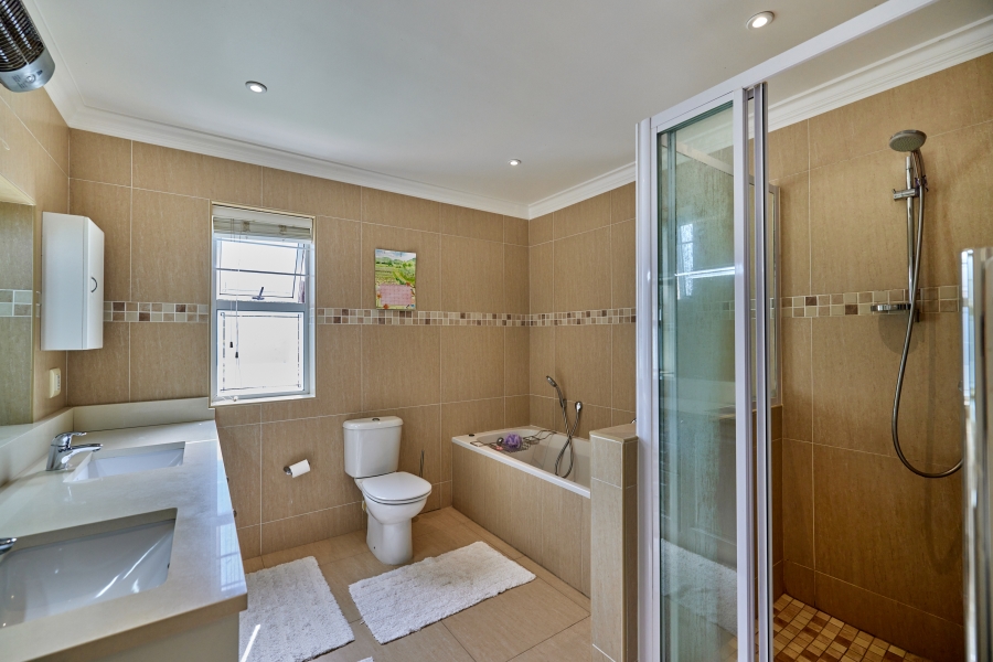 3 Bedroom Property for Sale in Crofters Valley Western Cape